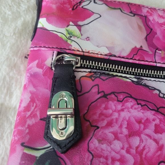 Reed Modern American Luxury pink floral handbag front back pockets zip closure - Picture 4 of 9